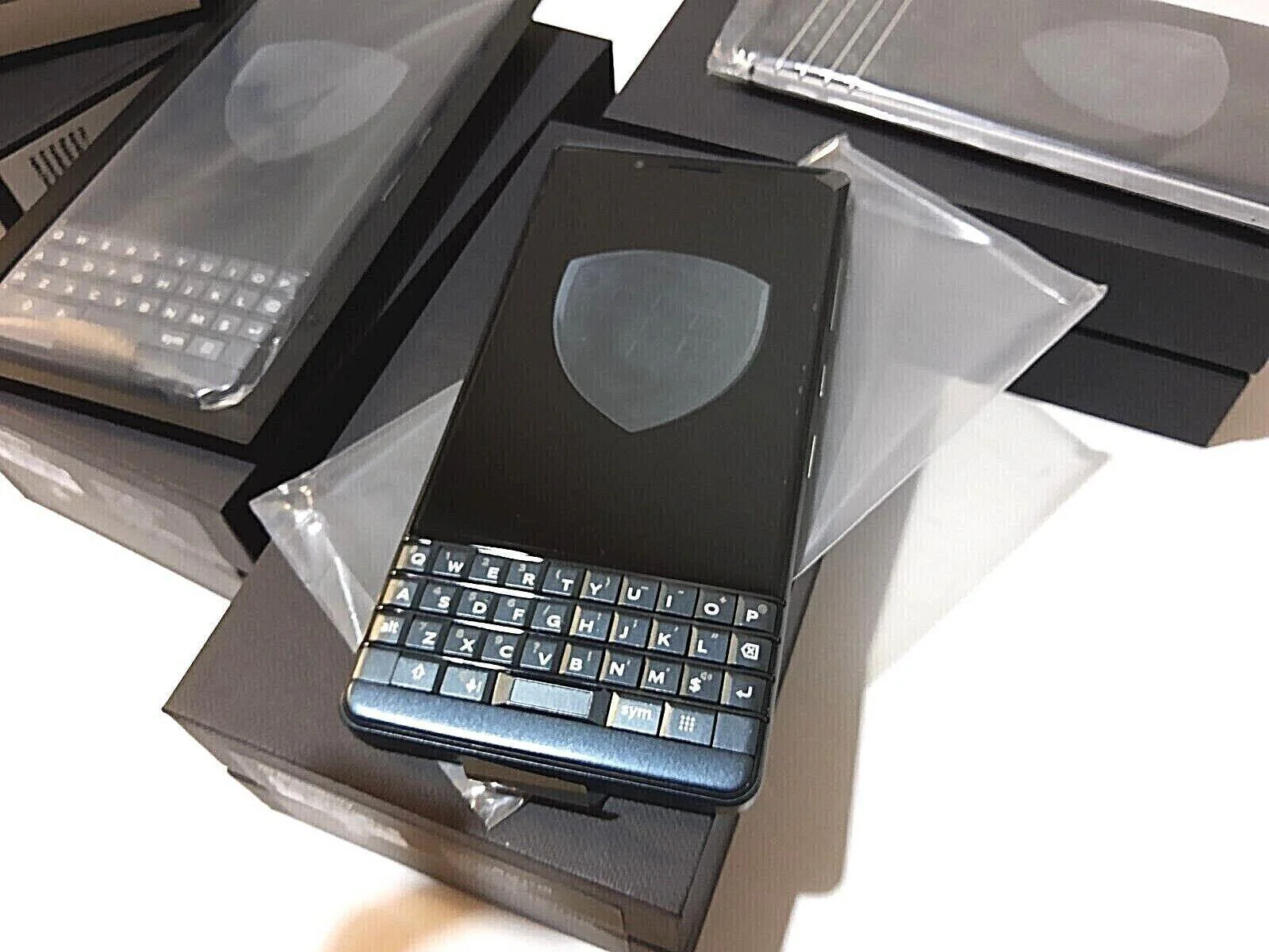 BlackBerry KEY2 LE (BBE100-4) 64GB+4GB Unlocked Dual SIM Smartphone-Refurbished - Image 10
