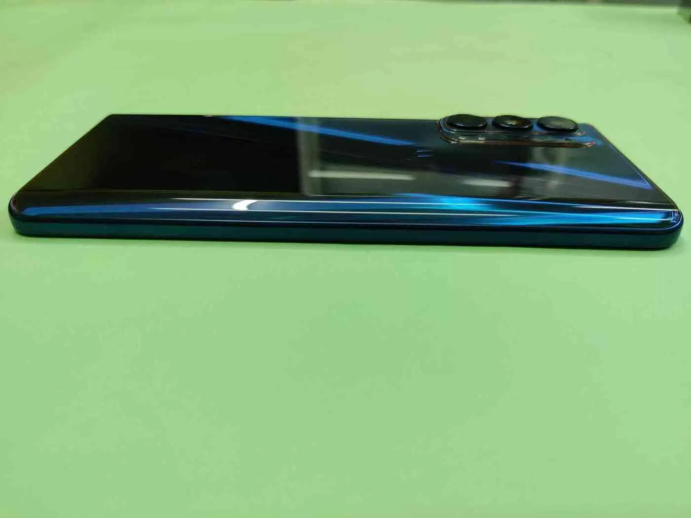 Moto Edge Plus 12/256GB Refurbished - Image 6