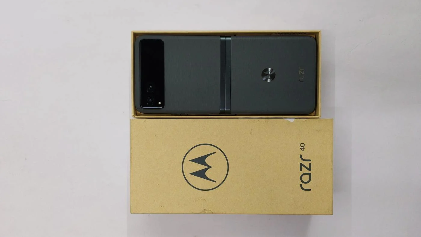 Moto Razr 40 5G 8/256GB Refurbished - Image 2