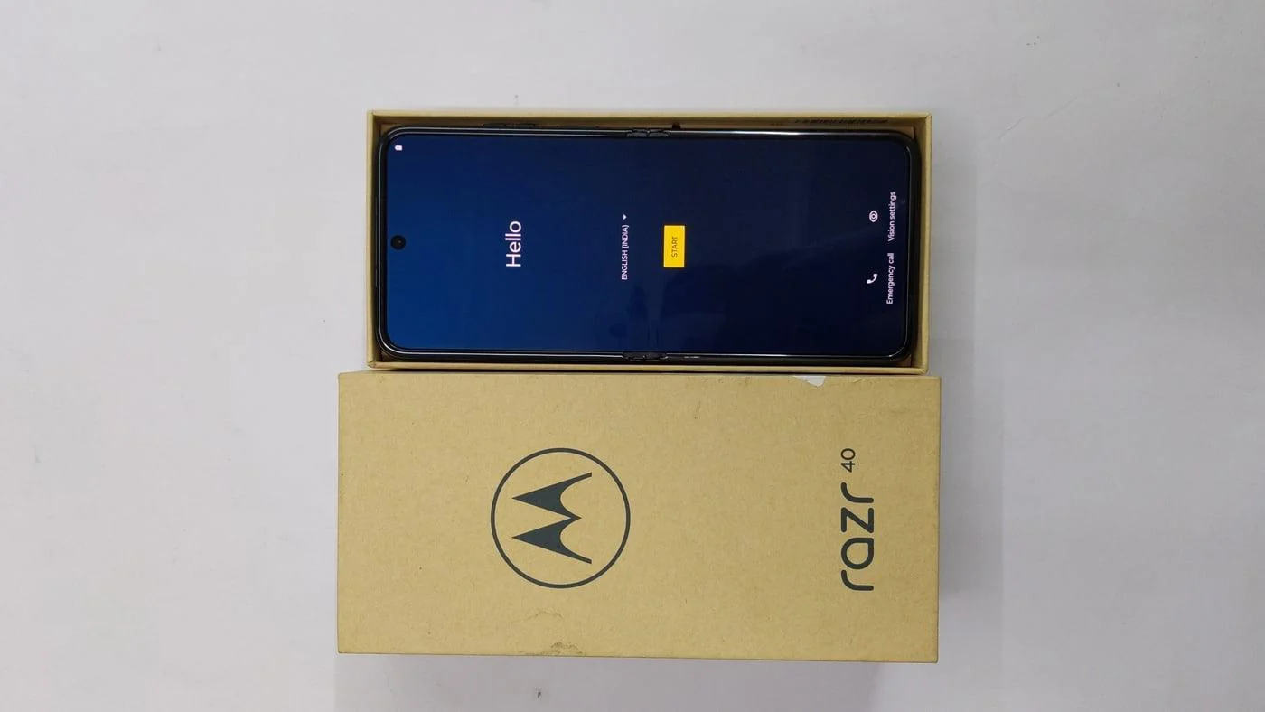 Moto Razr 40 5G 8/256GB Refurbished - Image 4