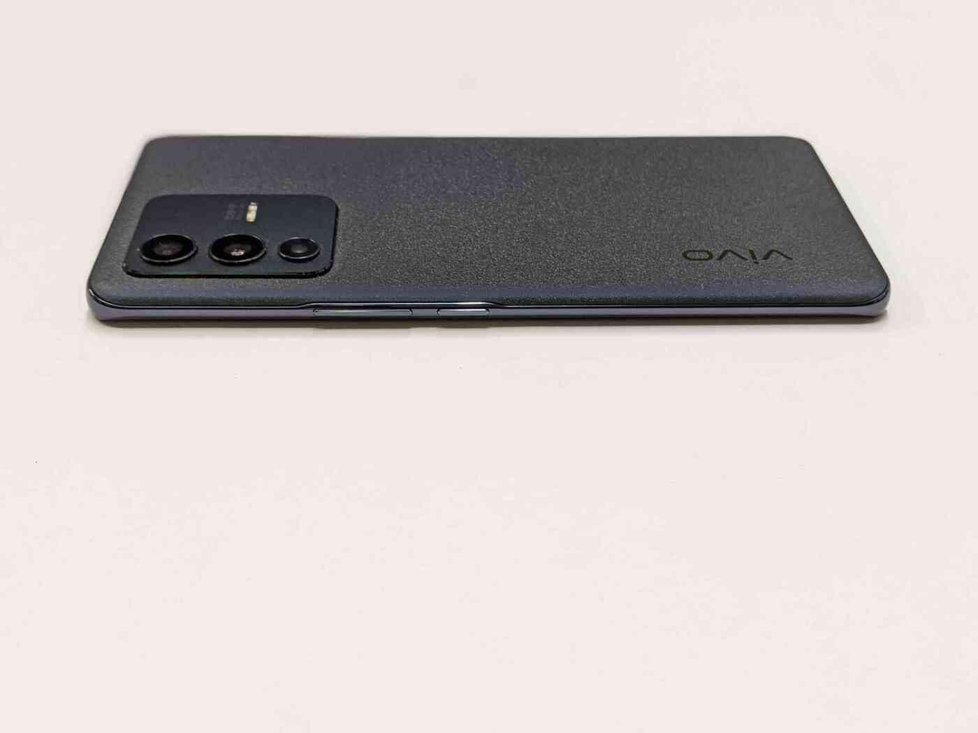 Vivo V23 Pro 5G 12/256GB Refurbished - Image 3